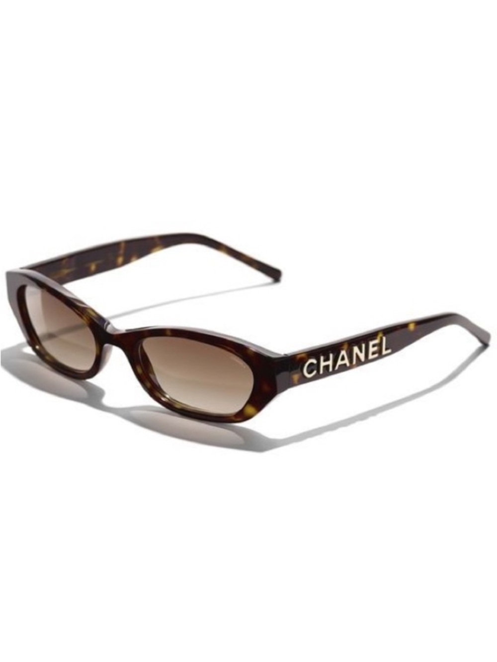 New Chanel Limited Edition rectangle sunglasses A71280 from 2018 collection.